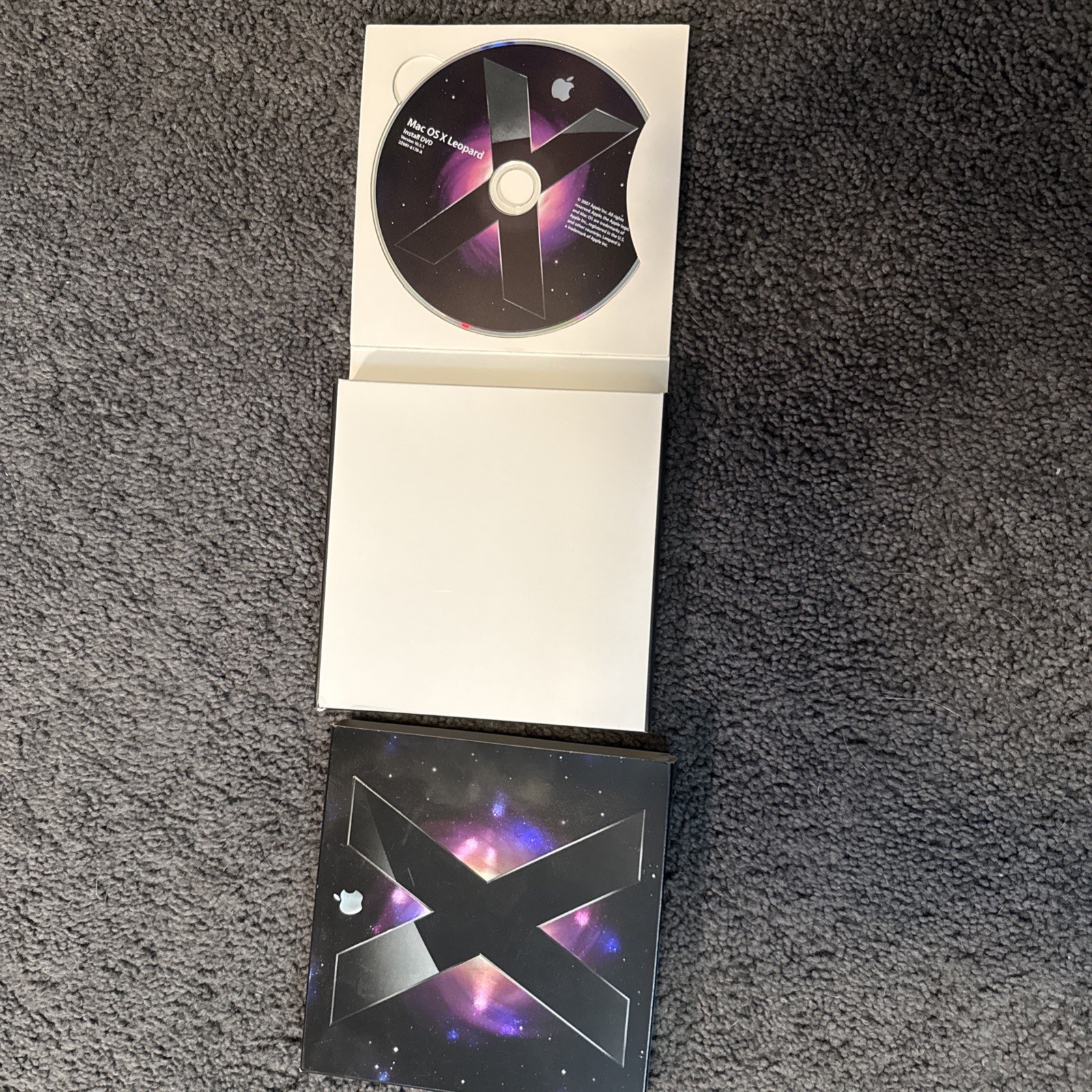 Mac OS x Leopard 10.5.1 Retail Pack Disc Version with Manual