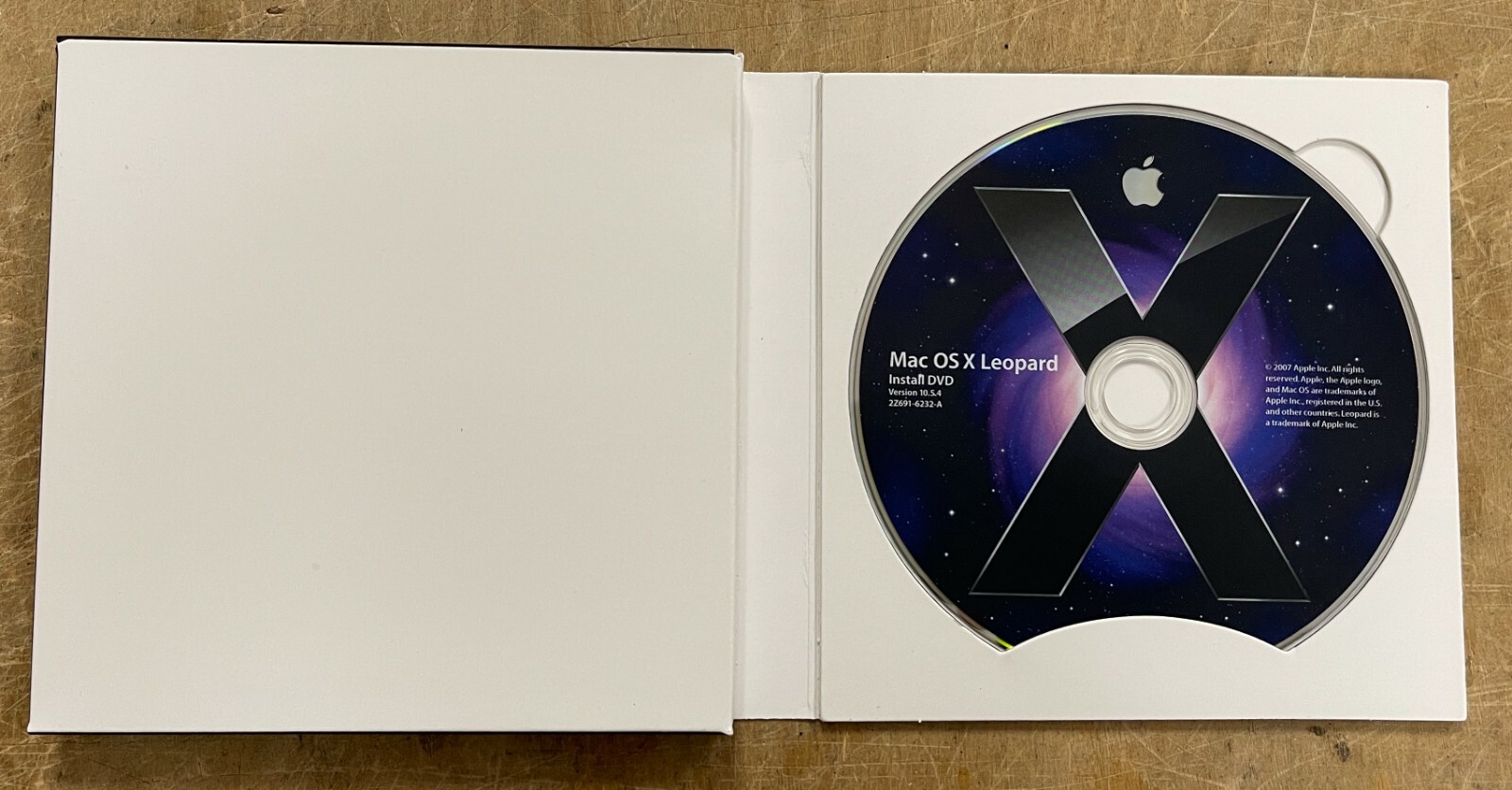 Apple Mac OSX 10.5.4 Leopard Retail Pack P/N: MB576Z/A