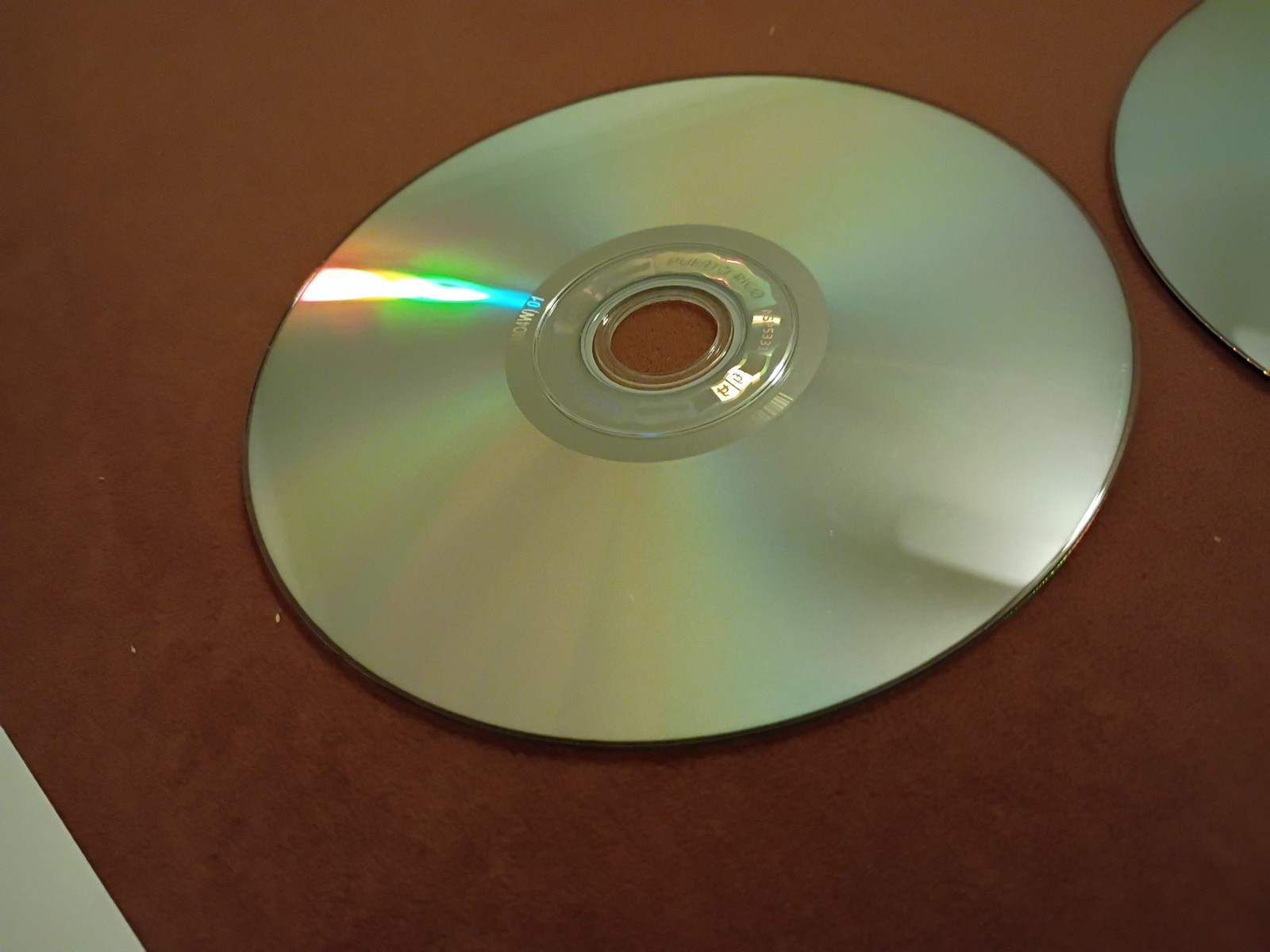 Microsoft Windows 7 Ultimate 32 & 64 Bit DVDs Genuine MS WIN Full Retail Box Key