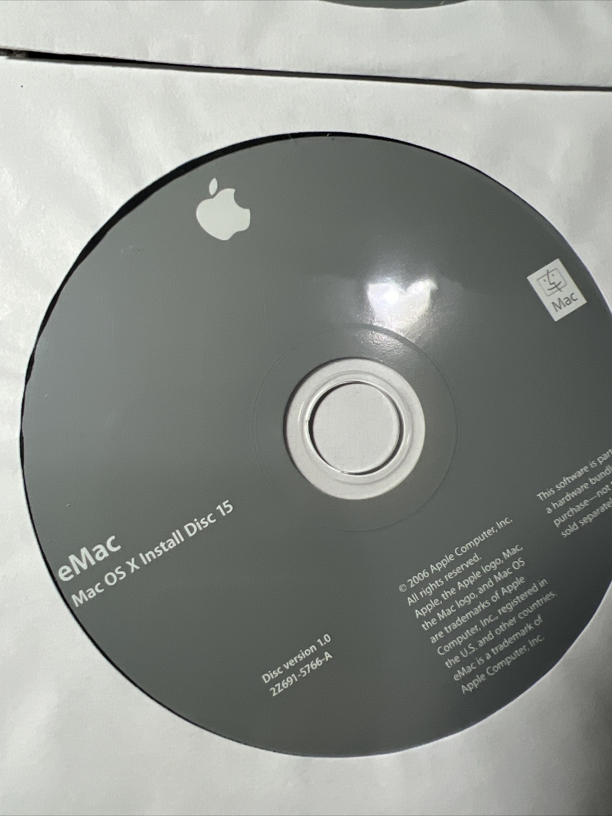eMac Mac os x install disc 12-20 Disc Version 1.0 2006 Apple Computer Software