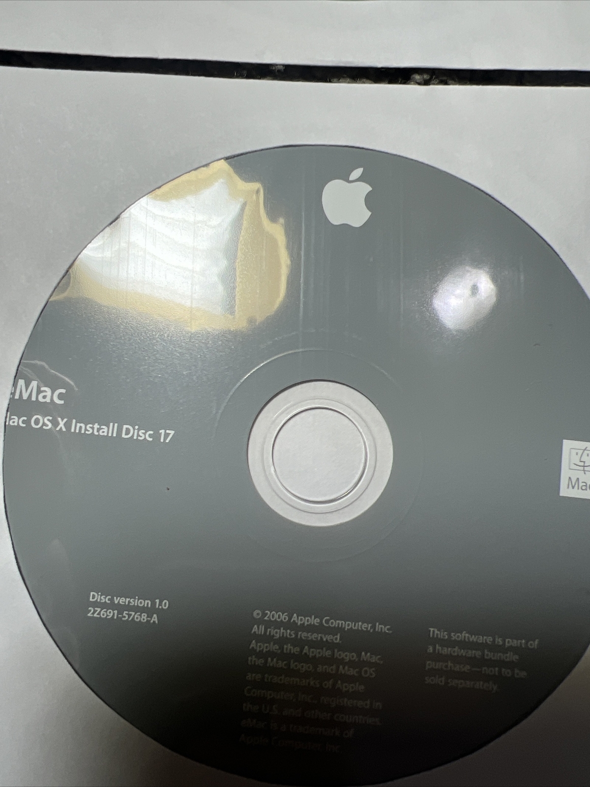 eMac Mac os x install disc 12-20 Disc Version 1.0 2006 Apple Computer Software