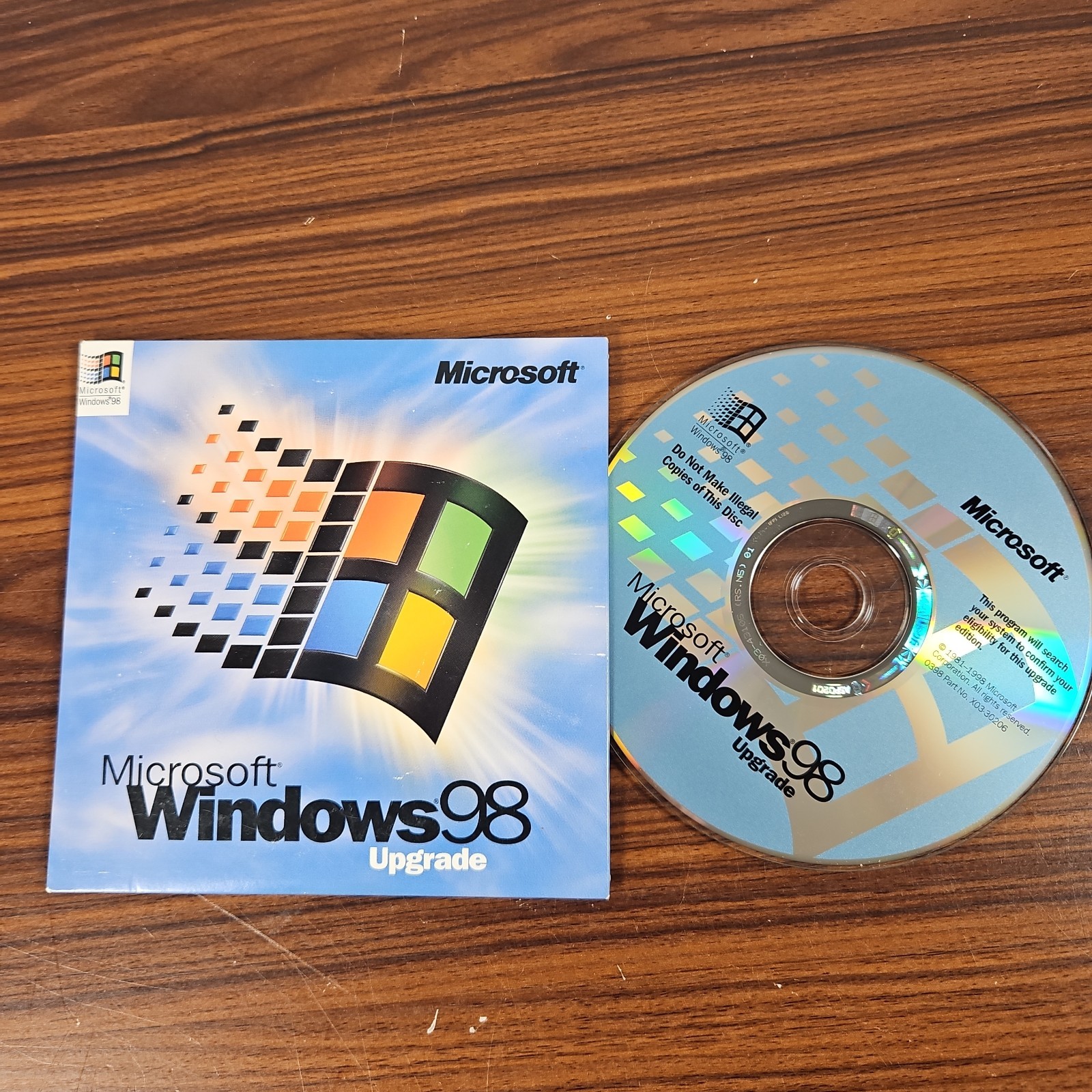 VINTAGE Microsoft Windows 98 Upgrade CD with Product Key
