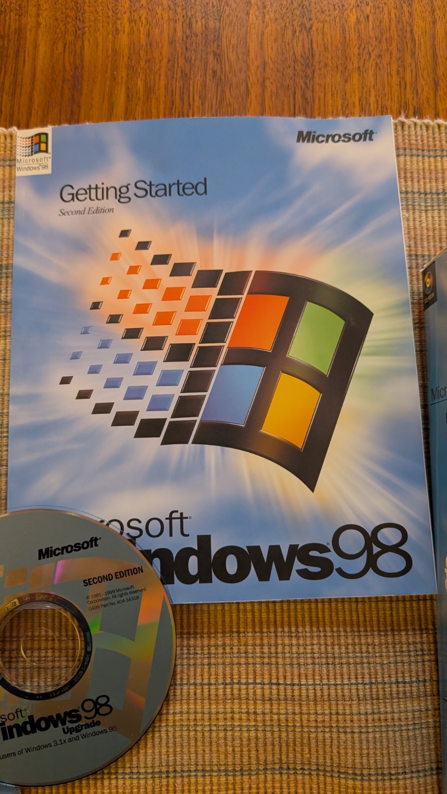 Microsoft Windows 98 Upgrade Second Edition Vintage – CD and Key Code