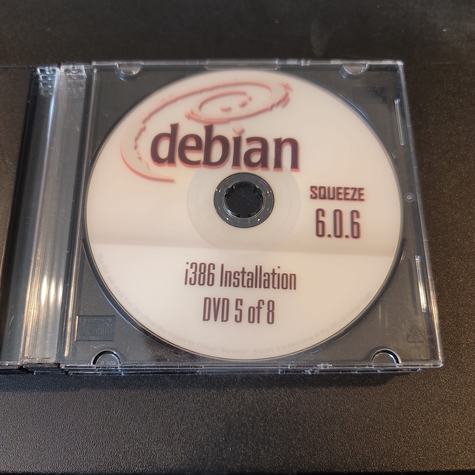 Debian Squeeze 6.0.6 i386 Instalation DVD Discs 8 Total Standalone Linux c2012