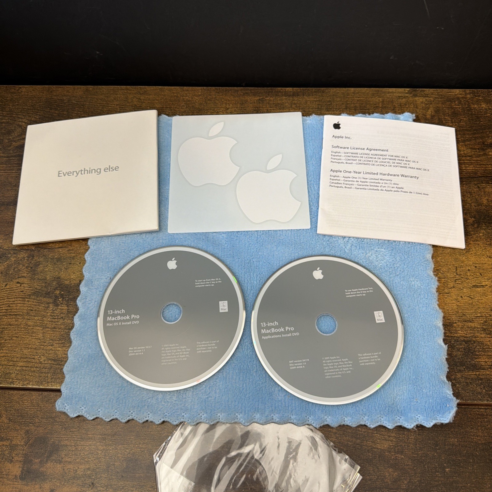 Apple 13-inch MacBook Pro Mac OS X 10.5.7 Install & Applications OEM DVD