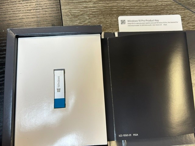 Microsoft Windows 10 Professional 32/64-Bit – USB – Retail Package + License Key
