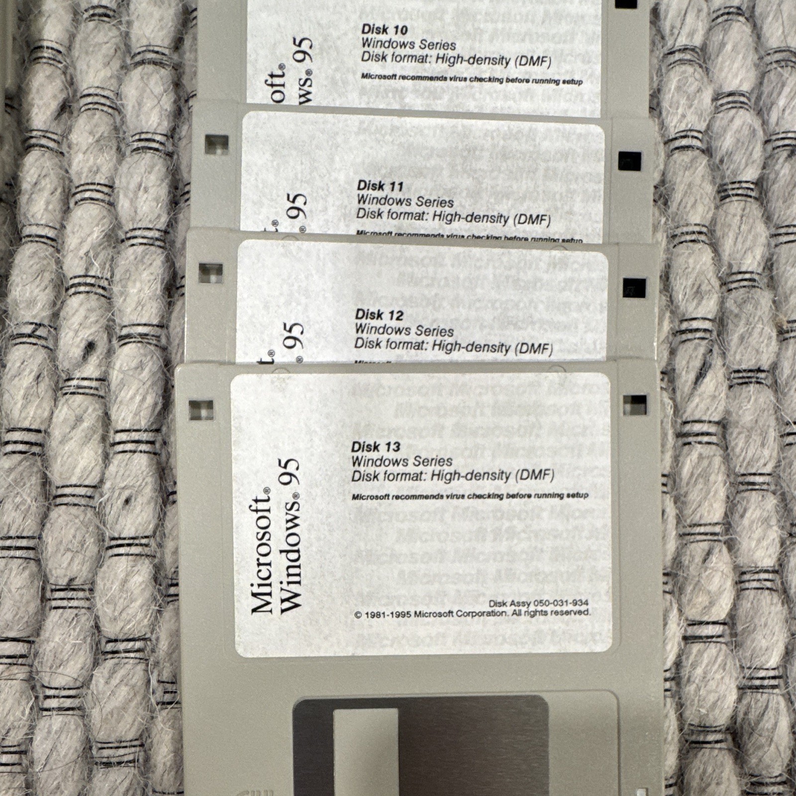 Microsoft Windows 95 Upgrade Operating System 3.5″ Floppy Disk Set English
